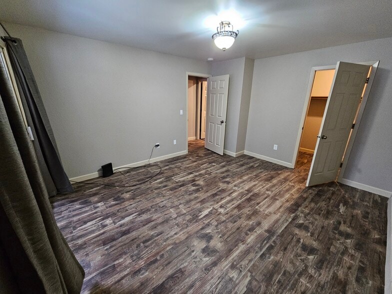 Building Photo - 7217 Foxridge Cir