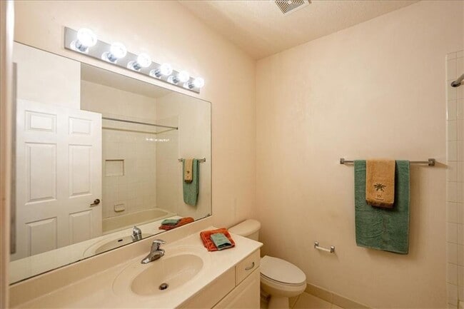 Building Photo - Gated Community in Vero Beach