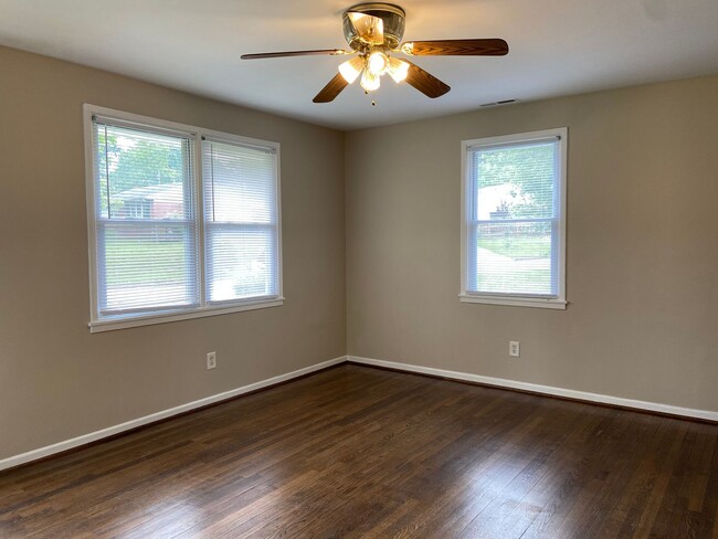 Building Photo - 3 Bedroom, 1 Bathroom House in Winston-Salem