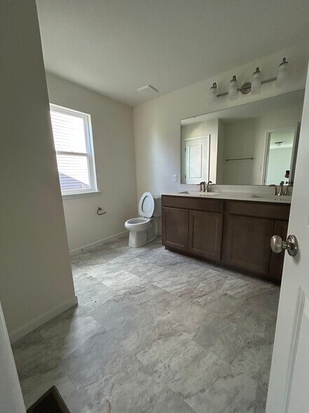 Building Photo - 452 Sweetgrass Dr