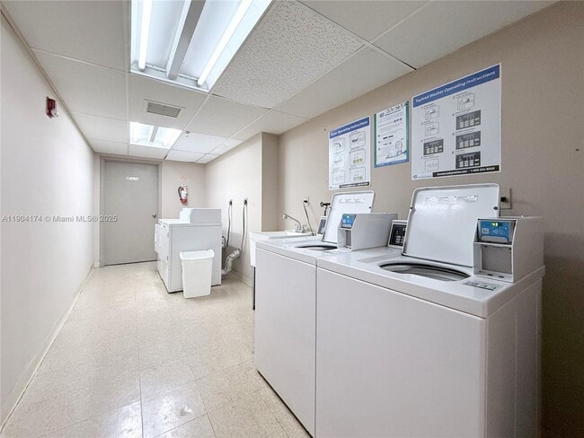 Building Photo - 1470 NE 123rd St