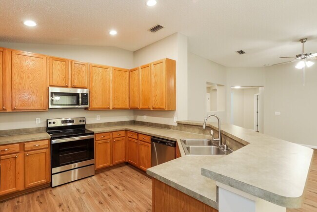 Building Photo - 7114 Tarpon Ct