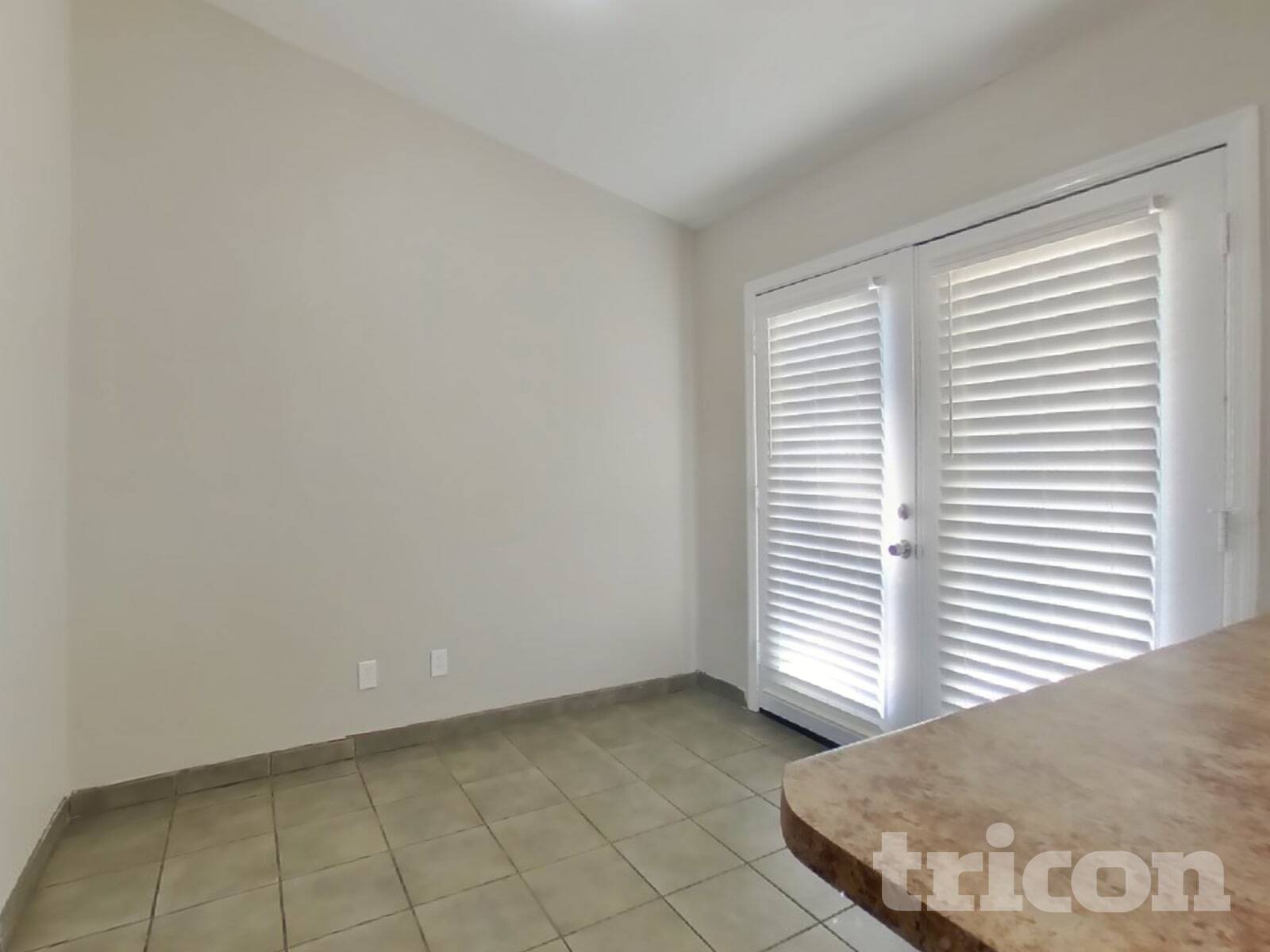 Building Photo - 515 E Rockwood Dr