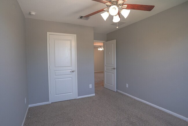 Building Photo - 7818 Lake Commons Dr