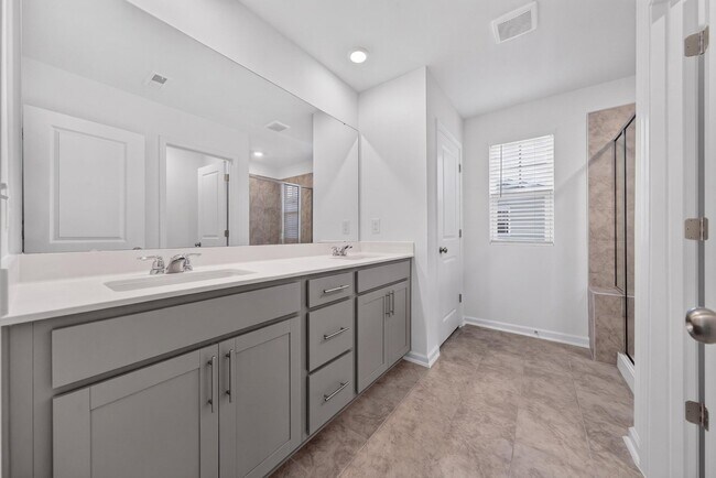 Building Photo - 210 Redford Pl Dr