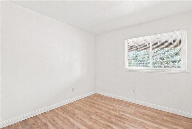Building Photo - 1379 San Juan Rd