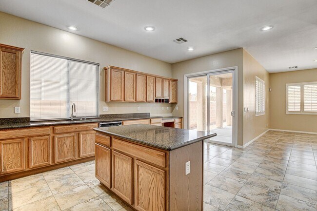 Building Photo - 4 Bedroom Single Story in Mountains Edge