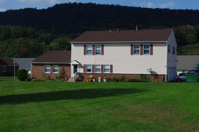 Primary Photo - 830 Briar Manor