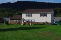 Building Photo - 710 Briar Manor