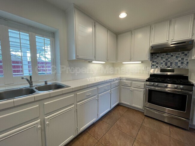 Building Photo - 1496 Lechuga Way