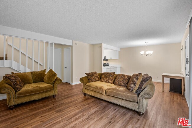 Building Photo - 348 Miraleste Dr