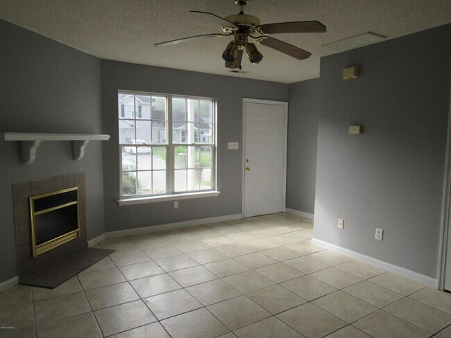 Building Photo - 1073 W Pueblo Dr