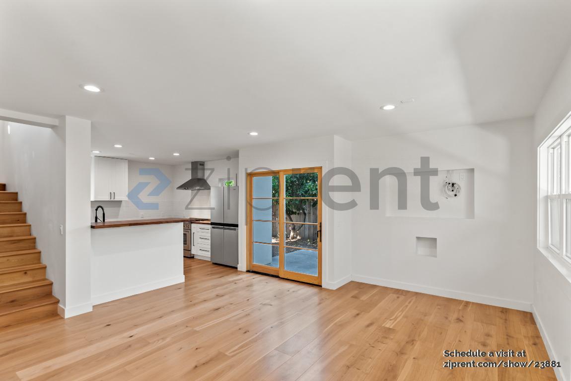 Building Photo - 912 61st St