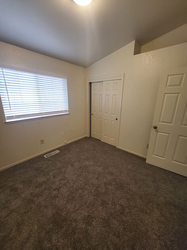 Building Photo - 630 Boulder Cir