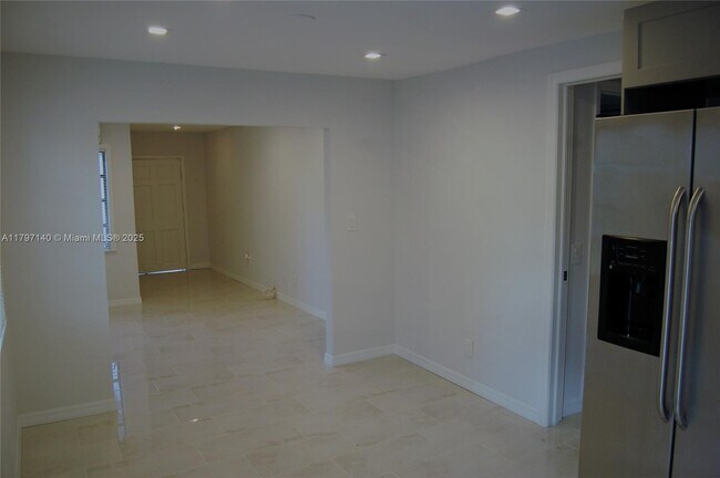 Building Photo - 2140 SW 25th St
