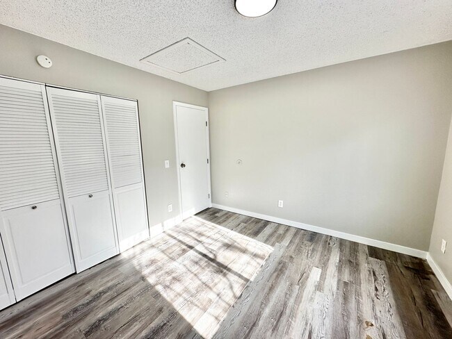 Building Photo - 1042 Mazatlan Cir