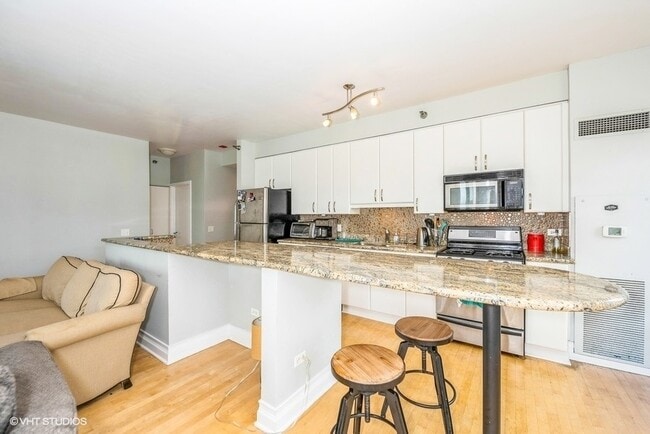 Building Photo - 330 N Jefferson St