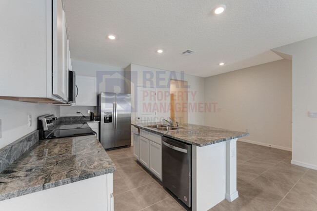 Building Photo - 2851 Banks Pointe Dr