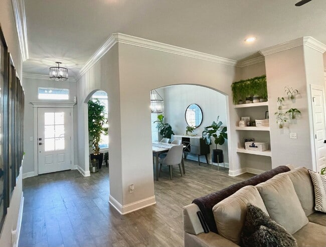 Building Photo - 2014 W Chandler Ave