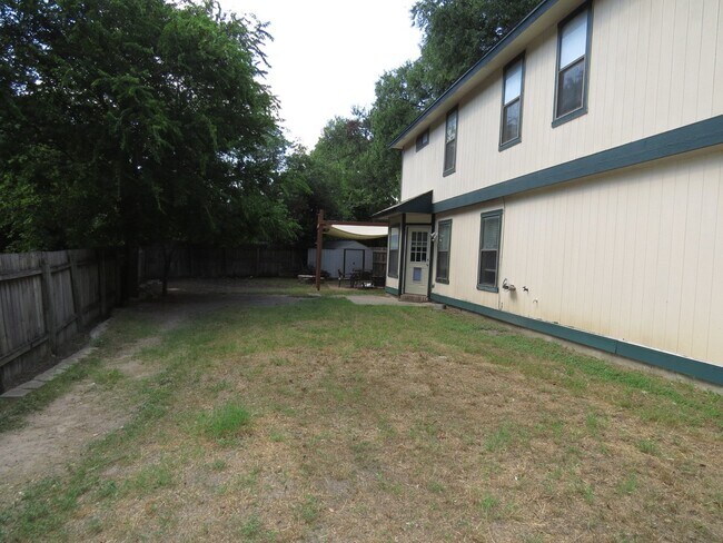 Building Photo - 2308 Darwin Cir