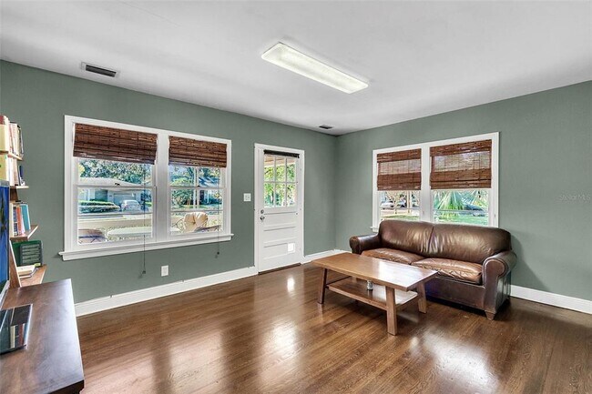Building Photo - 1505 E Ridgewood St