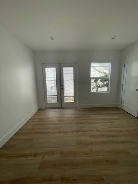 Building Photo - 2721 S Rimpau Blvd