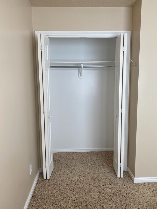 Building Photo - BRENTWOOD CONDO 2 BED 1 BATH