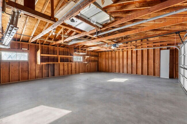 Building Photo - 4214 Xenia Ave N