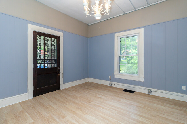 Building Photo - 3224 Garden Dr