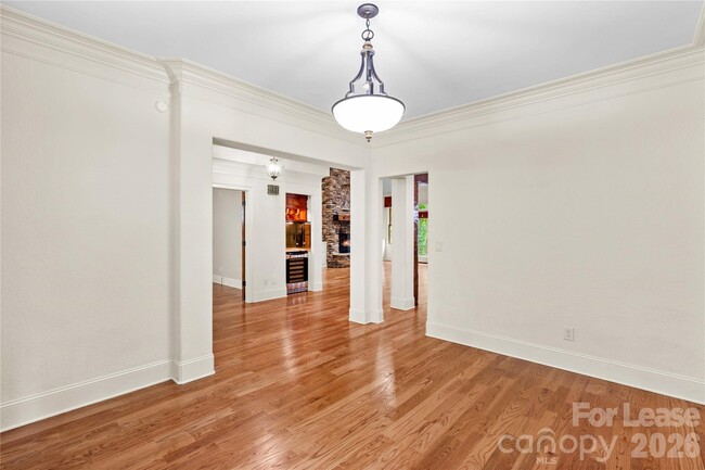 Building Photo - 8994 Azalea Rd
