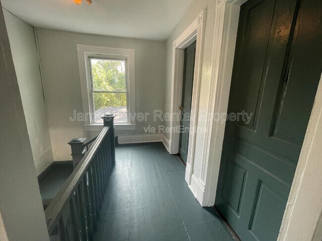 Building Photo - 2019 Main St