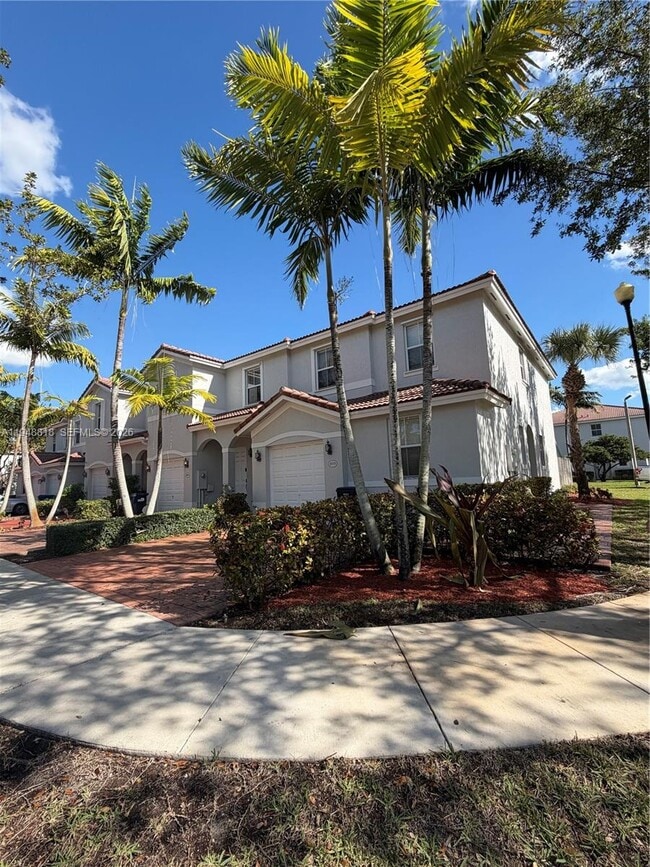 Building Photo - 20715 NE 10th Ct