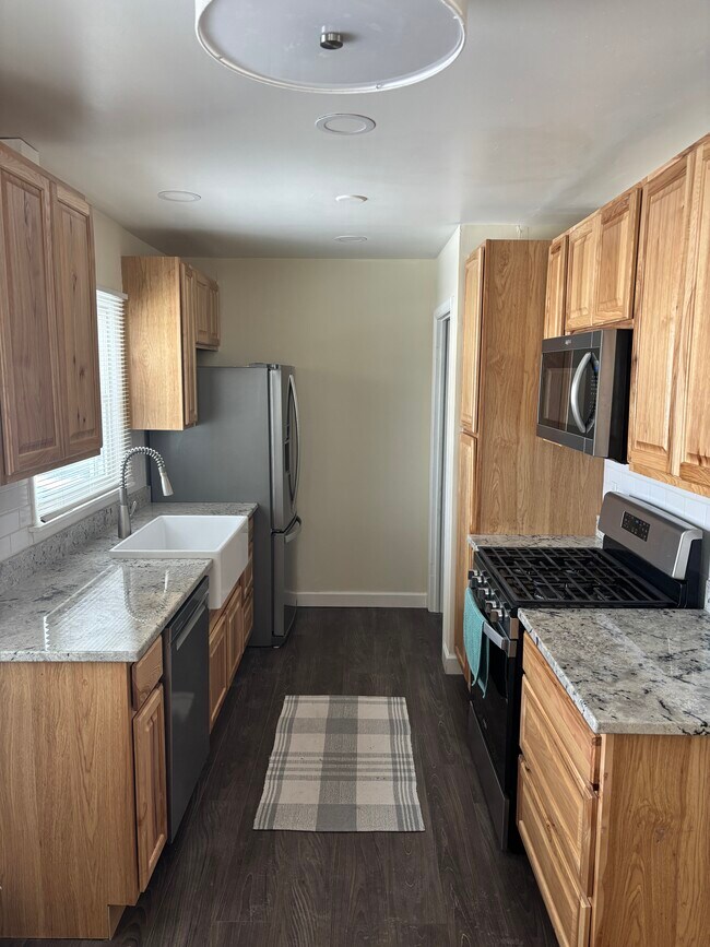 Building Photo - 103 Cherry St