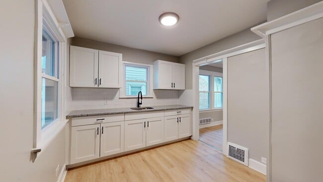 Building Photo - For August Move-In - West Blvd Area - 2 Bedroom Single Family Home