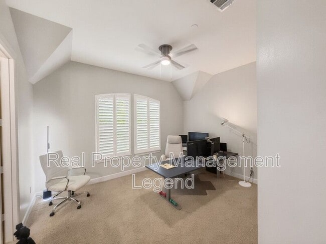 Building Photo - 15850 Quorum Dr