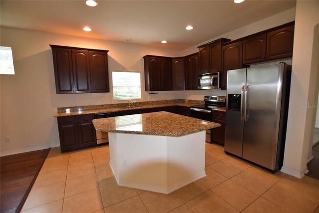 Building Photo - 708 Lake Tarpon Way