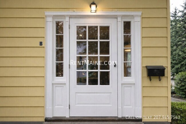 Building Photo - 15 Lloyd Ln