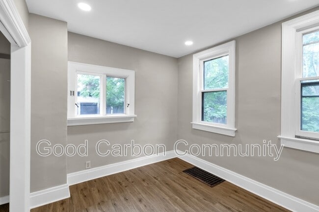 Building Photo - 246 Tremont St