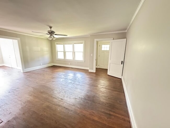 Building Photo - 505 E 5th St