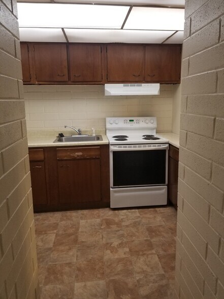 #45 2BR 1Bath With Washer/Dryer - 2740 University Ave