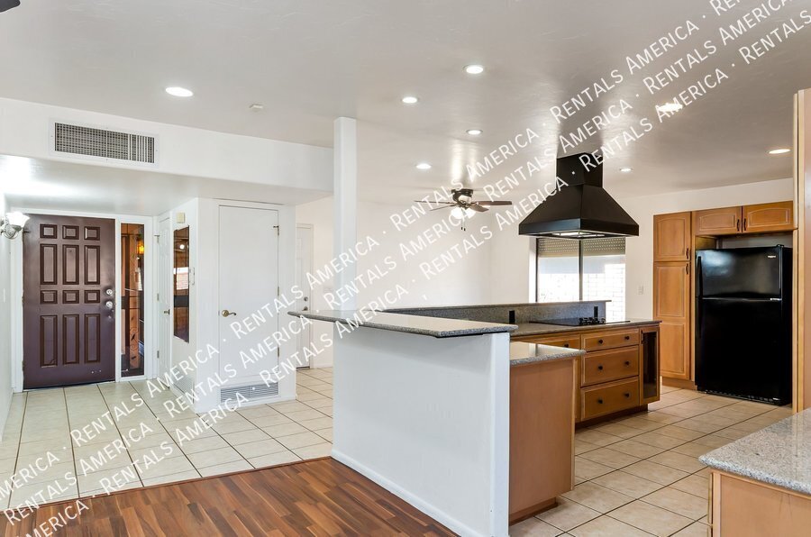 Building Photo - 4165 E Frankfort Stravenue
