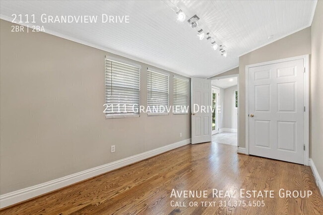 Building Photo - 2111 Grandview Dr