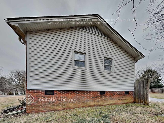 Building Photo - 208 Ferncliff Dr