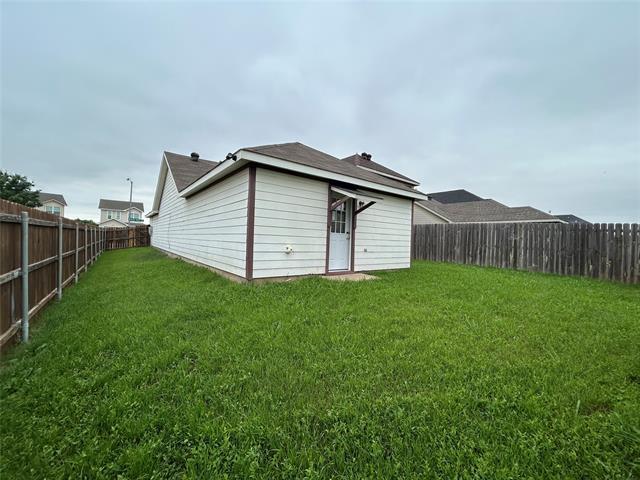 Building Photo - 10745 Many Oaks Dr