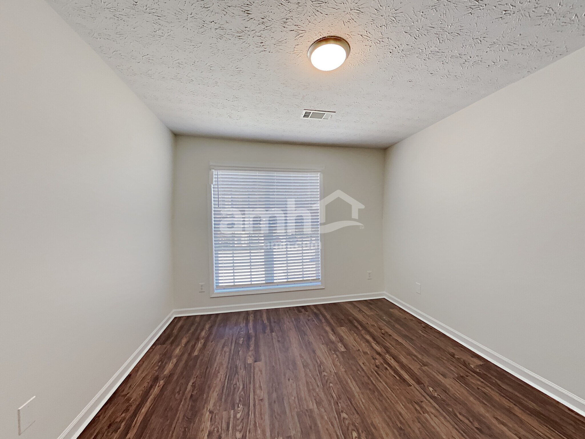 Building Photo - 1772 N Oak Dr