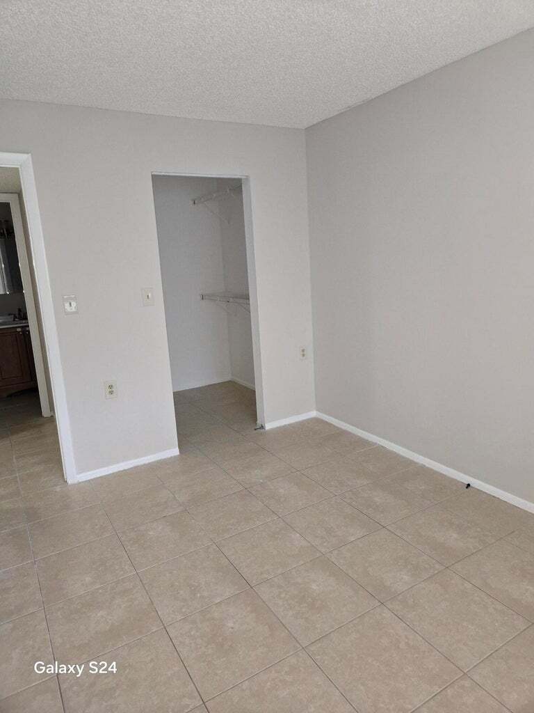 Building Photo - 1141 Lake Victoria Dr