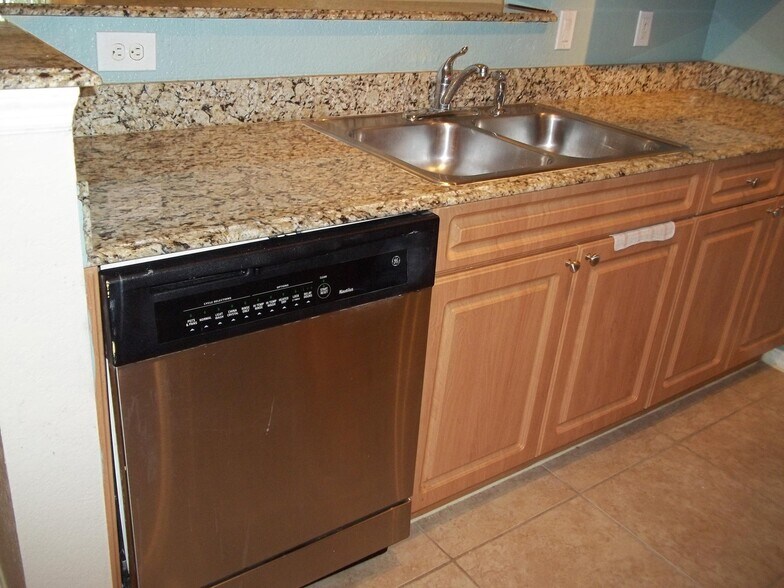 Building Photo - 6760 Heritage Grande