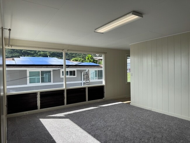 Building Photo - 3br - 3 Bed/2 Bath House with Family Room - Convenient Honolulu Location