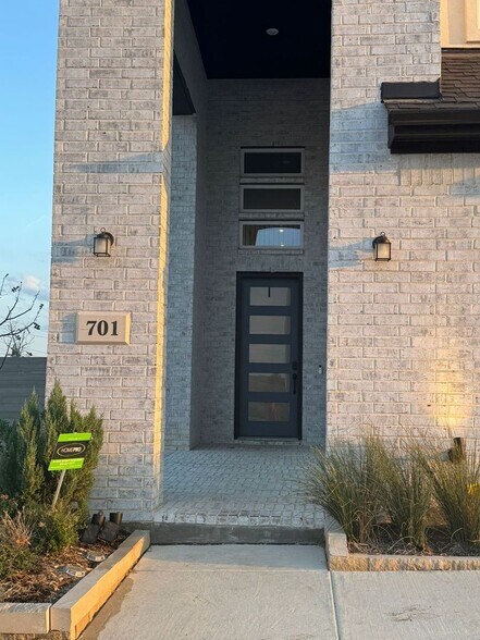 Building Photo - 701 Harmony Trl