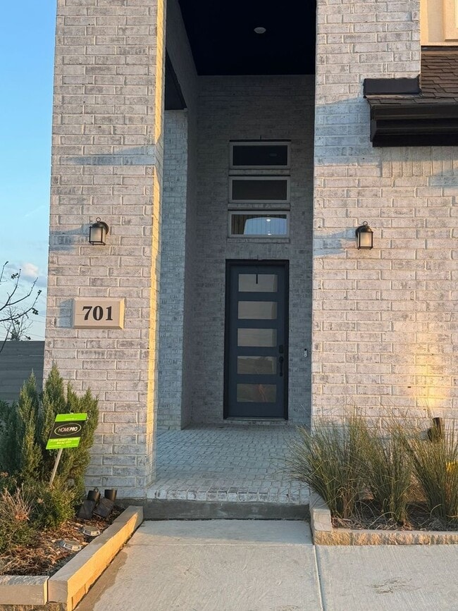 Building Photo - Stunning 4BR House in Argyle. Great school...
